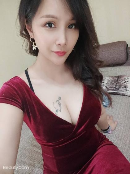 胸大的温柔妹子，舌头很灵活，舒服