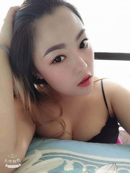 难得一遇的深喉少妇，口活非常好