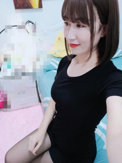 保温美女，配上黑丝，真是太诱惑了
