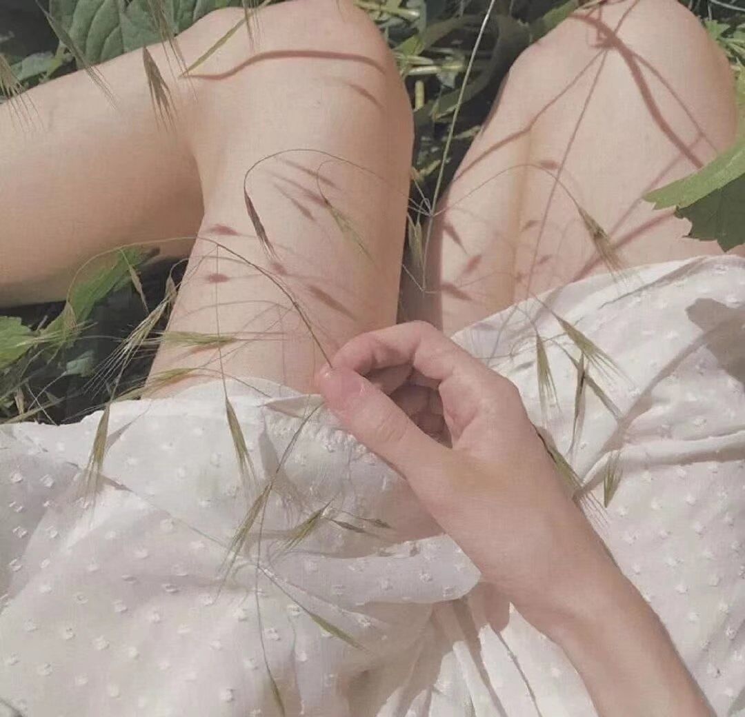 分享个大胸妹子，真的很大