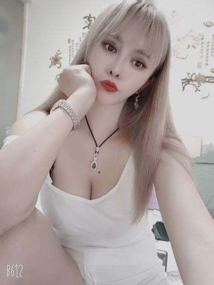 玩得很开的东北妹子，真是妩媚动人，充满诱惑