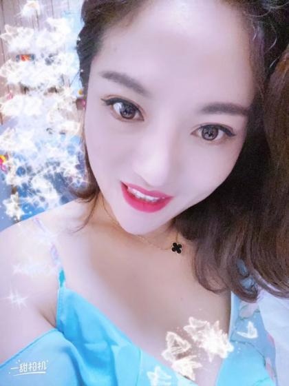 妹妹胸挺大，胸推特别爽，性价比也不错