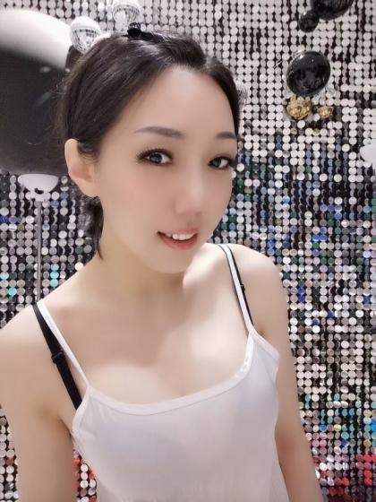 狼友推荐的小姐姐，身材高挑，皮肤白嫩，细腻