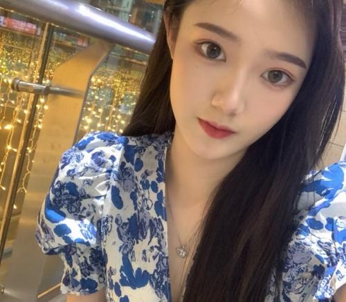 妹子皮肤很白，有体香，服务爽的很