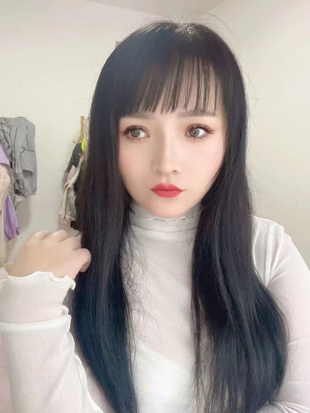 乖巧听话，一脸媚气，活力无限