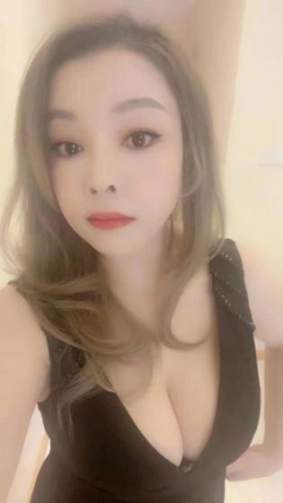 体验风骚轻熟女的特服，真是爽歪了