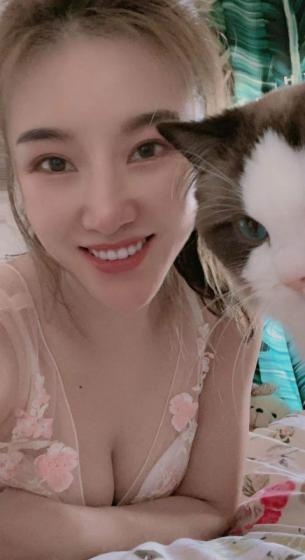 性感的大胸妹子，热情，服务温馨