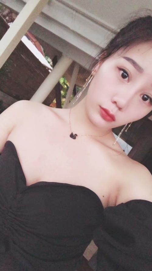 颜值超高的性感妹子，体位非常舒服