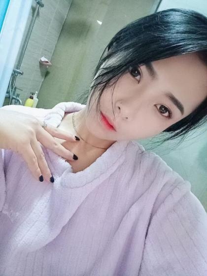热情大方前凸后翘的妹子，后入尤其爽
