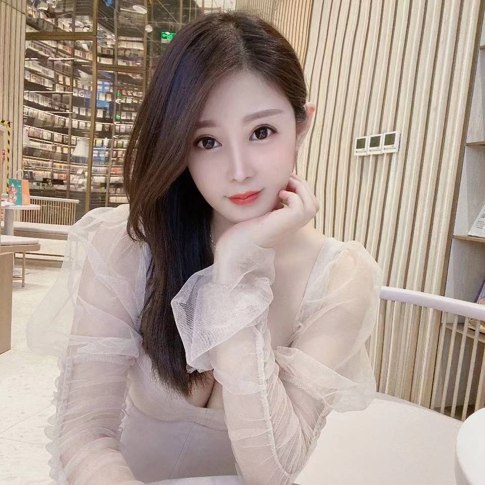 肤白貌美的高颜值美女，该有的服务都有