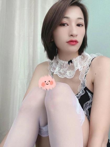 妹子身材真的不错，后入的感觉特别爽