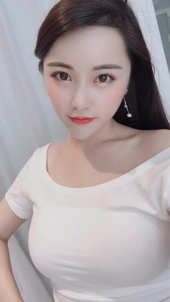 妹子口活相当棒，搞得我欲火焚身的