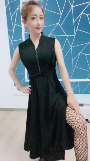 身材不错的兼职骚女，加钱可无套