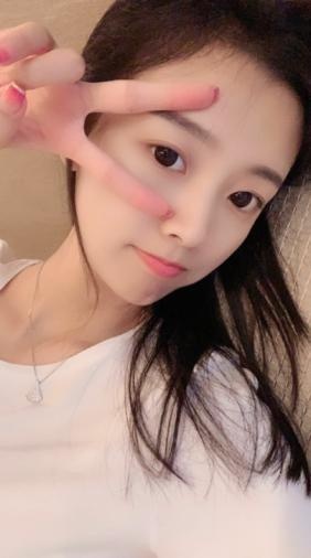 娇小粉嫩的小妹子，喜欢的可以试试