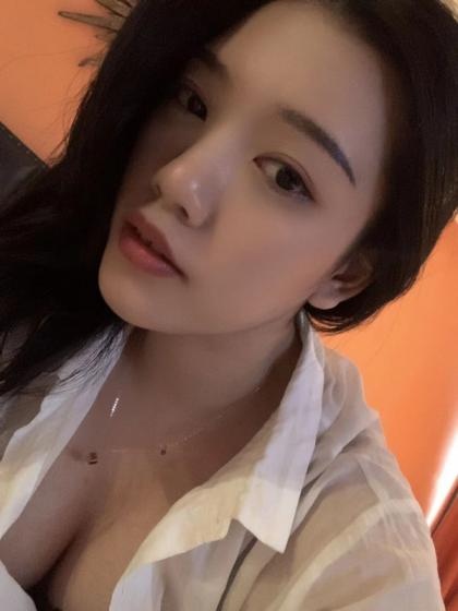 没干几下就开始哇哇叫的妹子，配合的很好