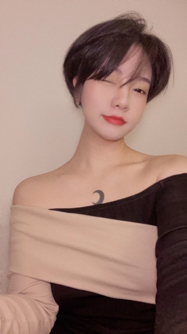 长相不错的短发美女，下面很紧致