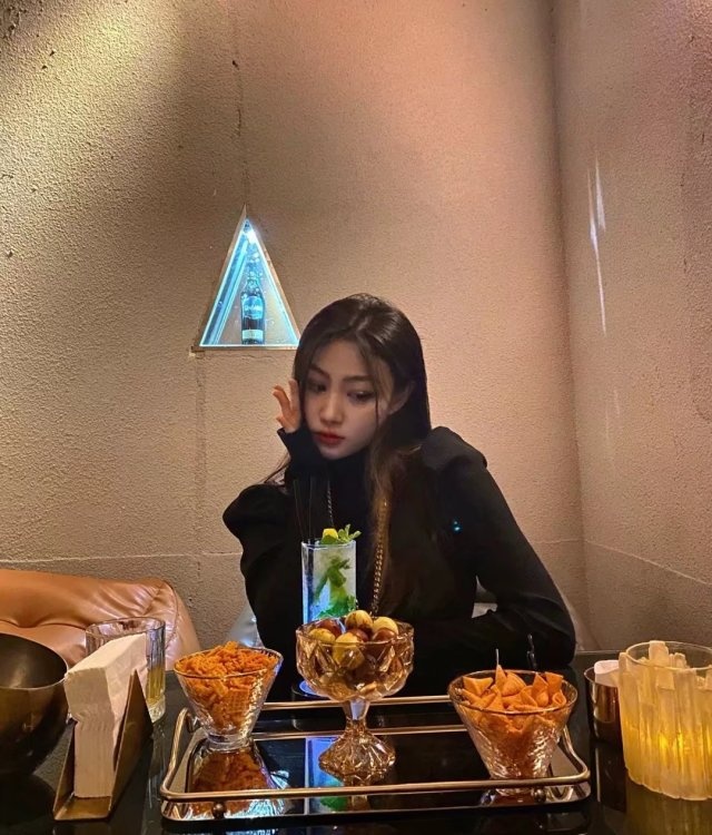小妹妹很粉嫩，技术好会配合各种姿势