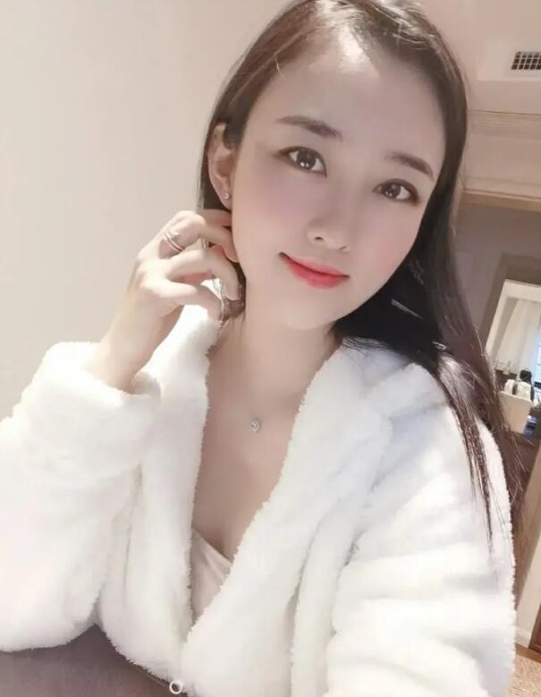 小骚妇胸大水多，体验爽歪歪