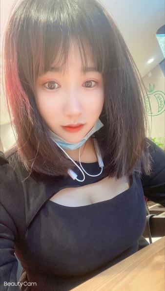 娇小小姐姐，胸器惊人，在泰州也算难得了