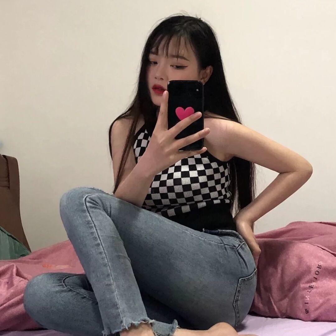 妹子水也多操起来噗嗤噗嗤的爽啊，那个声音挺好听的