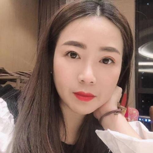 身材丰润的高挑熟女，颜值一般，只适合泻火
