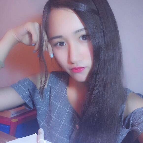 胸大爆满 妹子长的还可以，贵在年轻