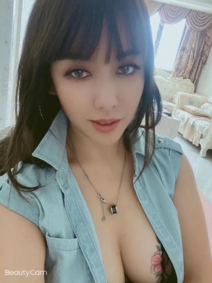 E奶少妇特风骚，特别听话