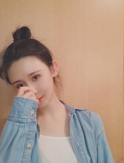 极品学生妹，身材完美，很水灵