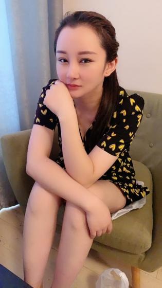 小姐姐人长的挺好看的，胸也大，服务也很好