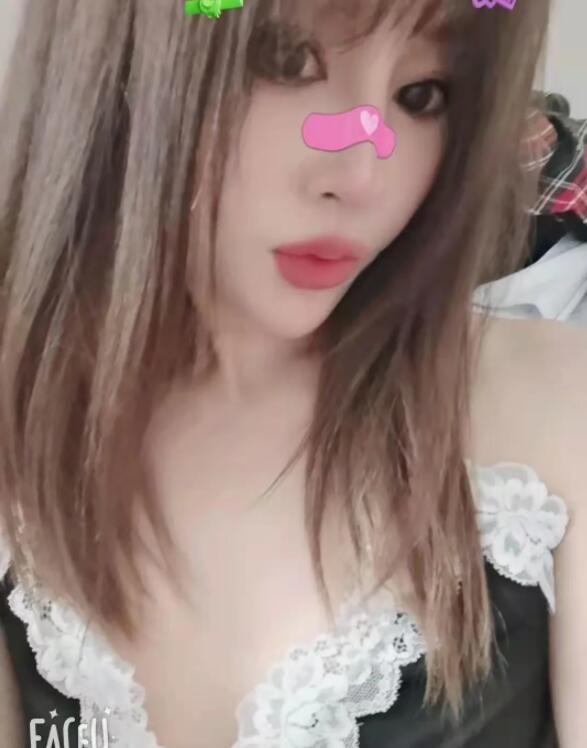 呆萌小妹身材比例完美