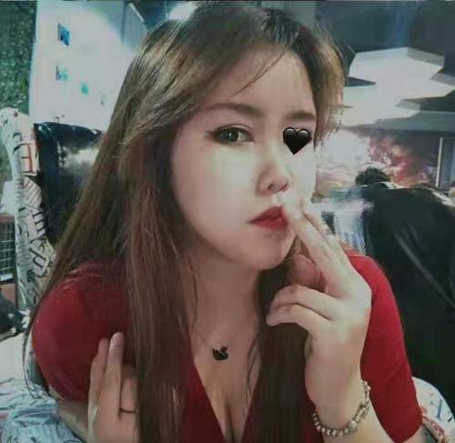 妹子服务很舒服，主动深喉，体验感舒服