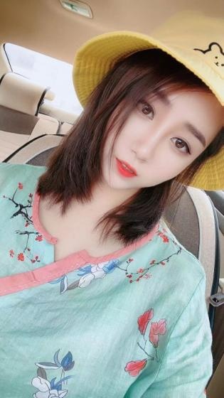 妹子皮肤白，身材好，耐心配合