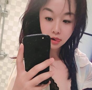 小姐姐非常丰满，活很好，很会撩
