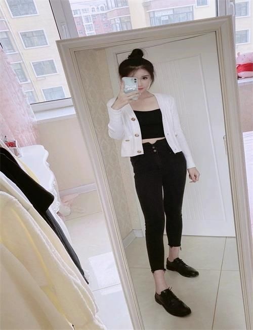体验身材非常棒的小辣妹