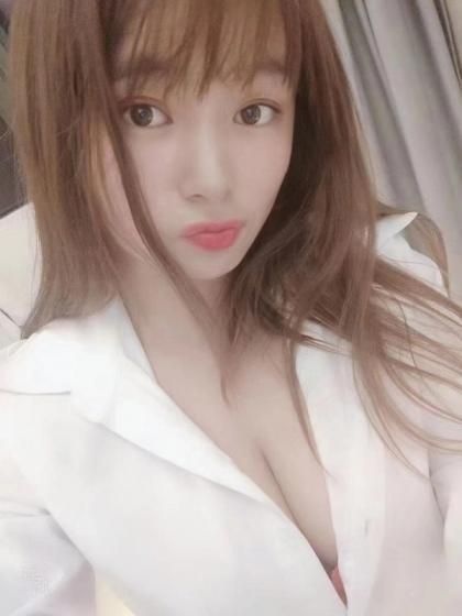 天然大奶妹，胸很软，服务好