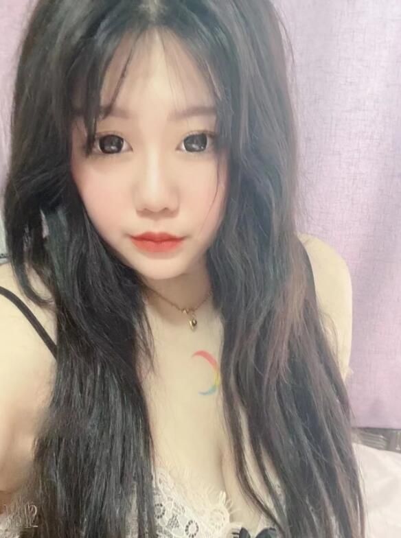 身材相当丰满的小嫩妹
