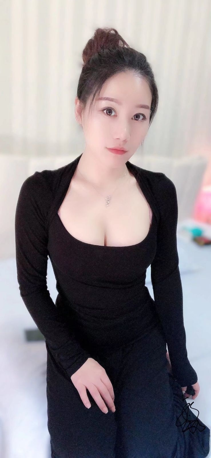 身材性感的大胸美女，胸推真是太爽了