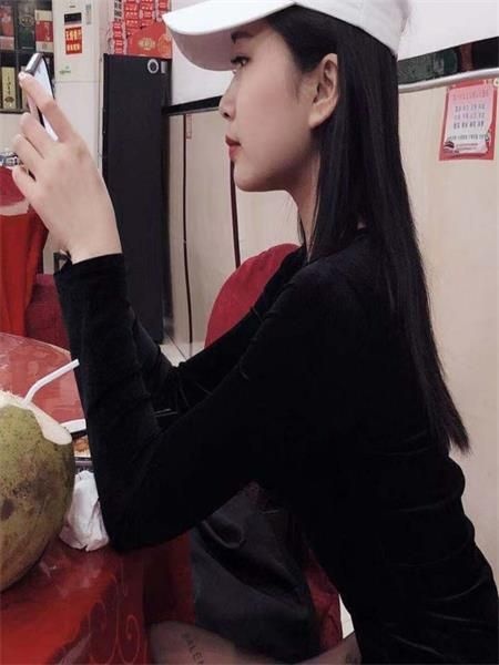 年轻服务赞的小虎妞