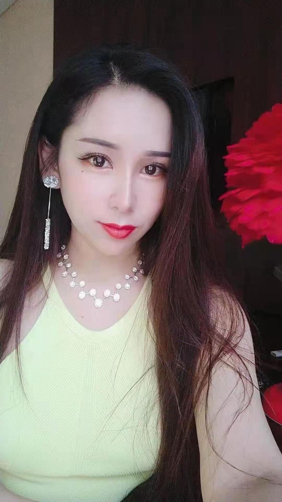 大胸少妇服务也热情，叫起来很骚