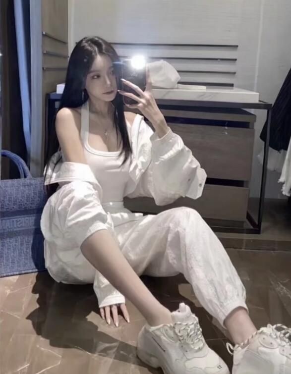 大奶妹妹，坚挺圆润