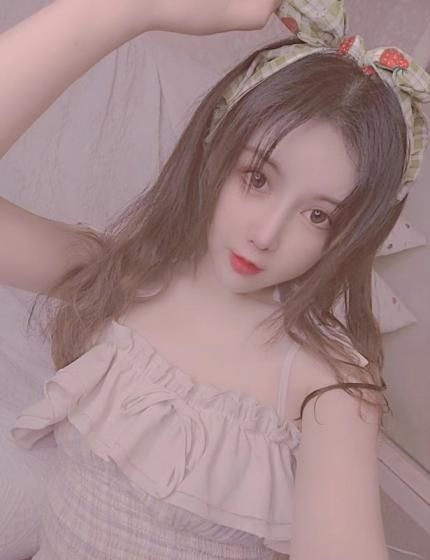 娇小可爱的年轻妹子， 服务还不错