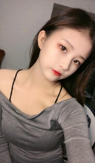 高颜值妹子，让你一直躺着享受