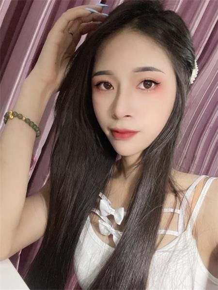 性感胸大的小妹，颜值高，身材比例完美