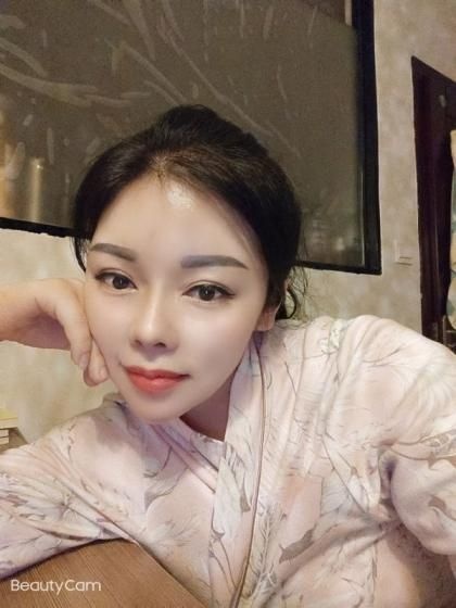 服务系熟女，风骚妩媚，很会玩