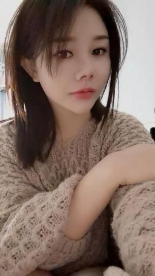 皮肤水嫩的小丫头