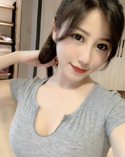 漂亮大胸兼职妹子，性价比很不错