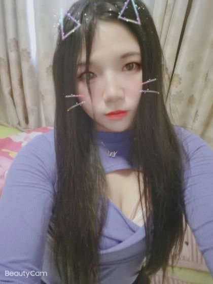 长相不错的嫩妹，姿势都挺配合的