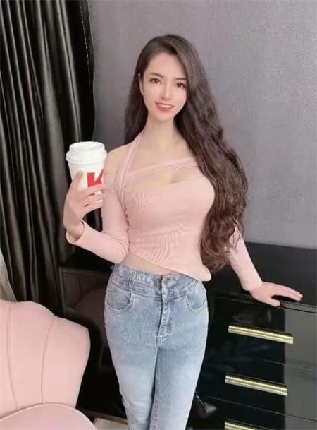 超漂亮小妞，屁股大，草起来爽