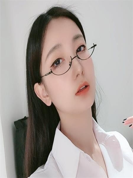 个高胸大，正值妙龄，疯狂撞击下，舒服的出货。