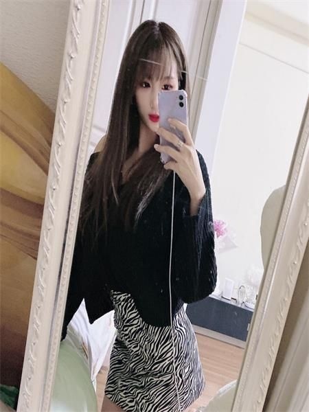 分享个颜值靓女一枚，很是迷人